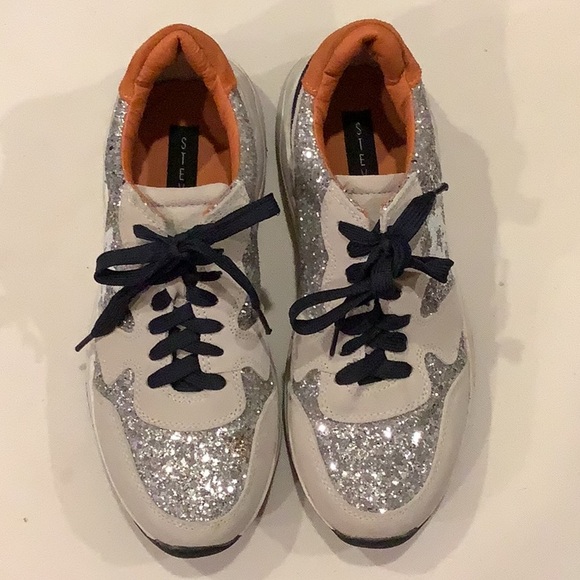 Steve Madden Price Silver Glitter Star Nude Suede Upper Sneakers Size 7.5 - Picture 2 of 7